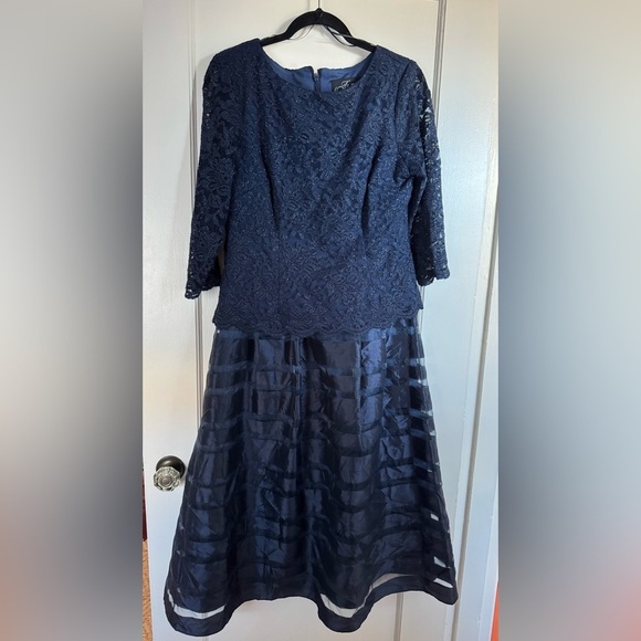Alex Evenings Dresses & Skirts - Alex Evenings Navy Lace Gown